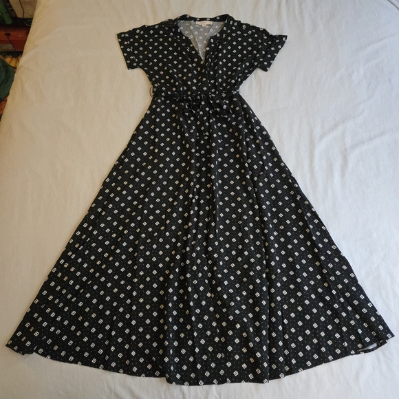 LOFT Dresses & Skirts - LOFT Black White Diamond Print Belted Button Down Midi Dress MI3
